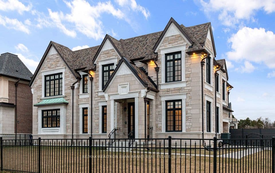 29 Ballyconnor Court, Toronto, ON M2M 4C6 – main photo