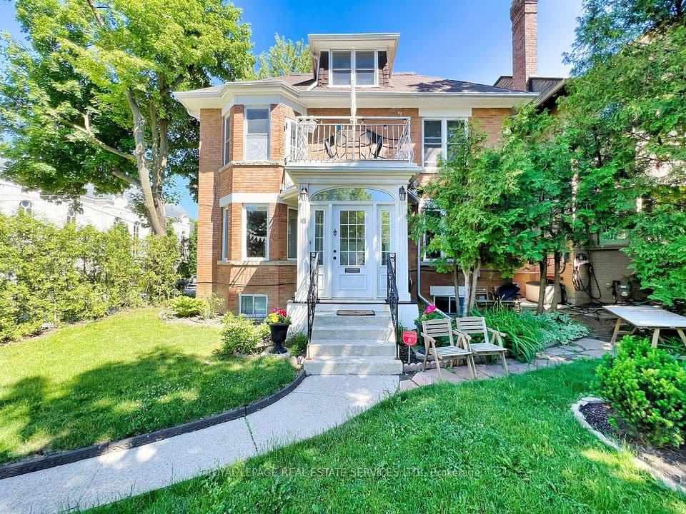 18 Shorncliffe Avenue, Toronto, ON M4V 1T1 – main photo
