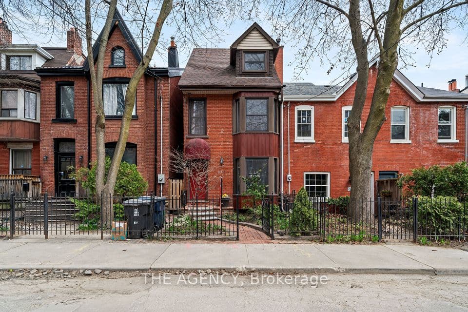 111 Seaton Street, Toronto, ON M5A 2T2 – main photo