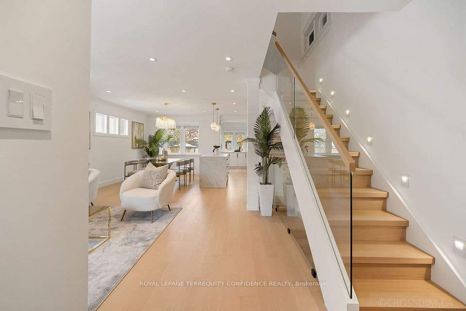 68 Cranbrooke Avenue, Toronto, ON M5M 1M4 – photo 2