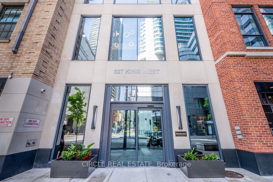 327 King Street W 2705, Toronto, ON M5V 0W7 – main photo