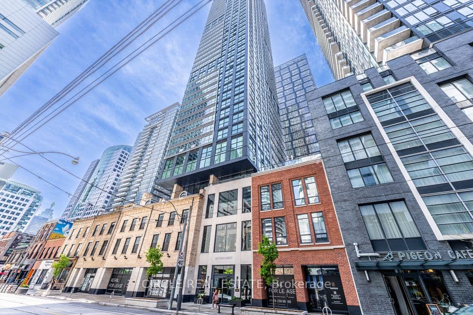 327 King Street W 2705, Toronto, ON M5V 0W7 – photo 2