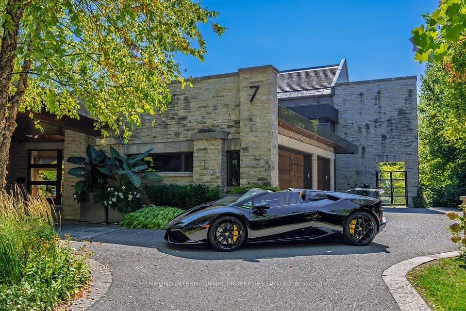 7 Oxbow Road, Toronto, ON M3B 1Z9 – main photo