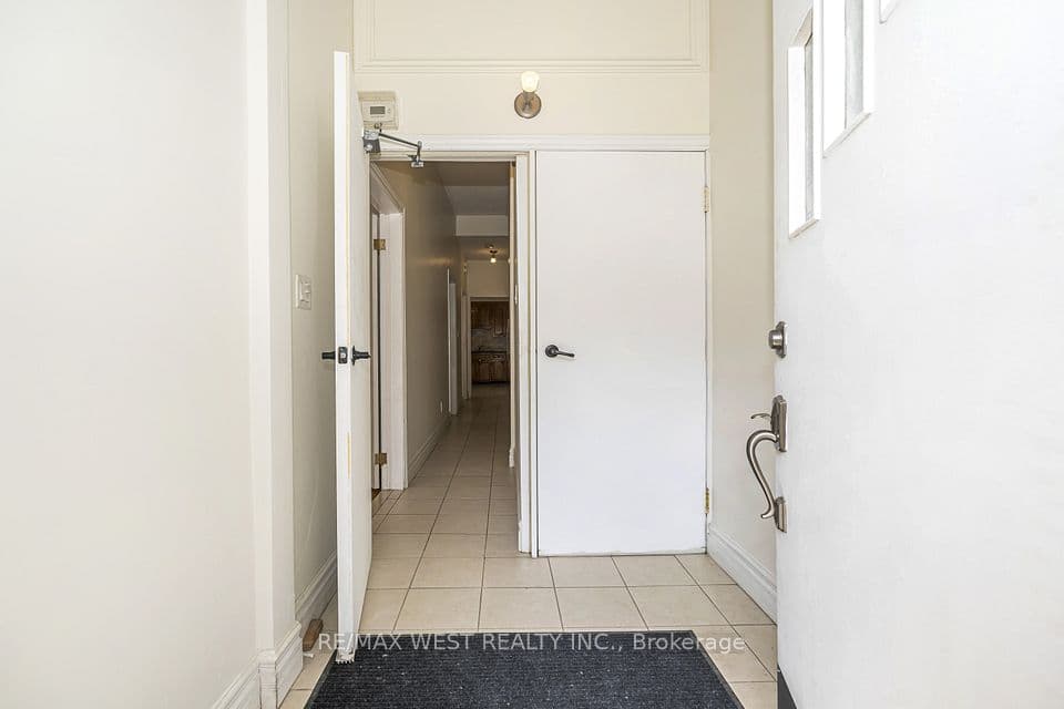 404 Manning Avenue, Toronto, ON M6G 2V7 – photo 3