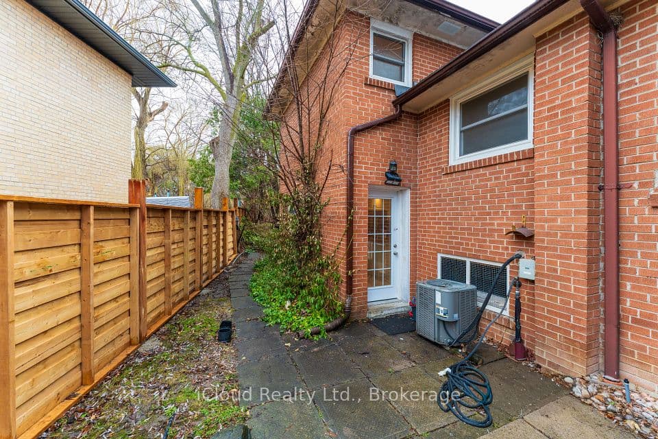 52 Montressor Drive, Toronto, ON M2P 1Z2 – photo 3