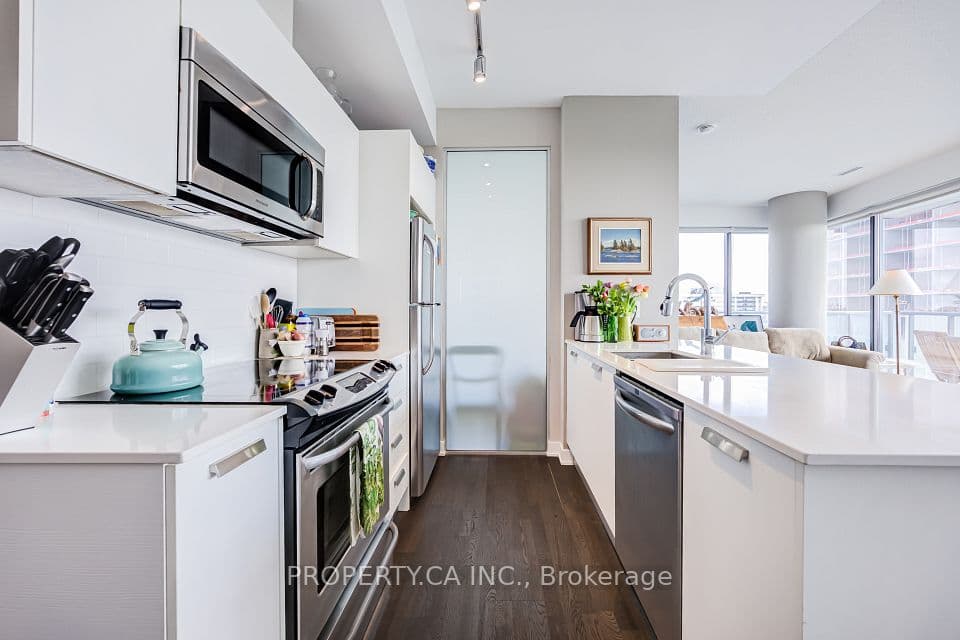1815 Yonge Street 1906, Toronto, ON M4T 2A4 – photo 2