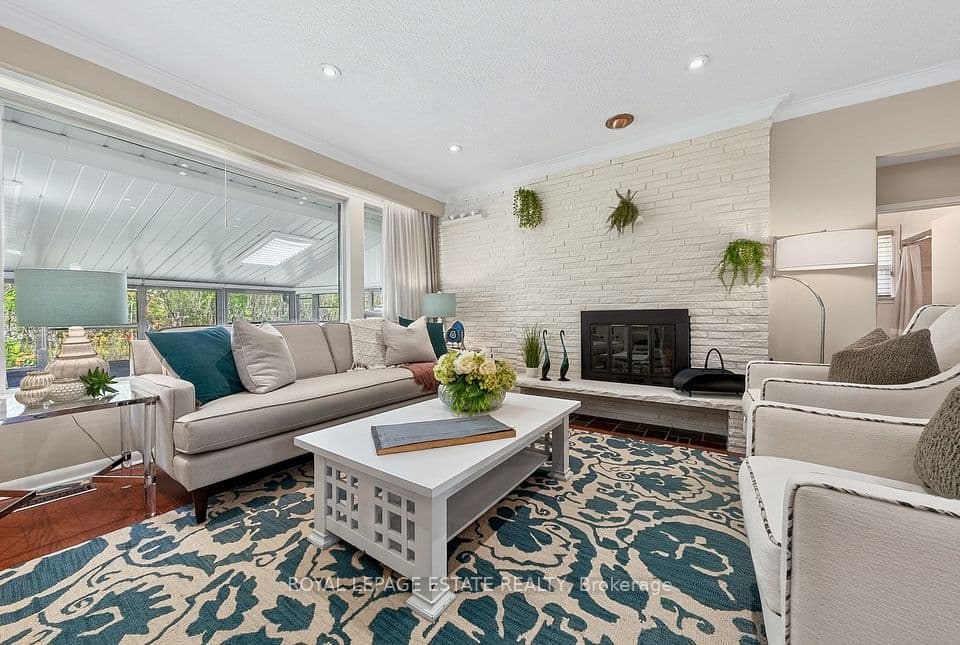 8 Wallbridge Court, Toronto, ON M2R 1W1 – main photo