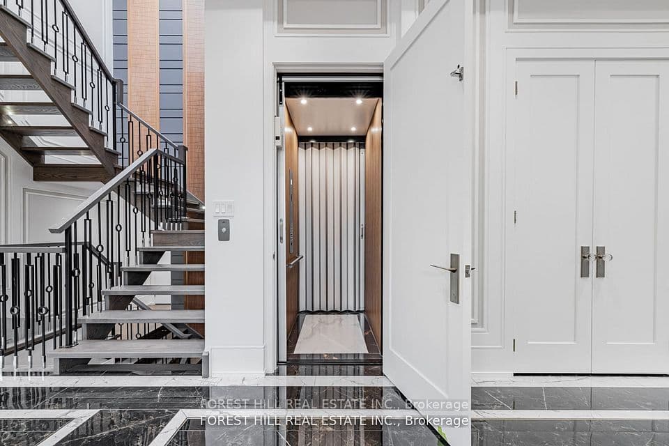 49 Ravenscroft Circle, Toronto, ON M2K 1K1 – photo 2