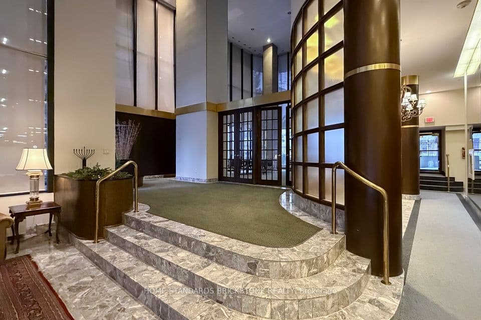 40 Rosehill Avenue 1001, Toronto, ON M4T 1G5 – photo 2