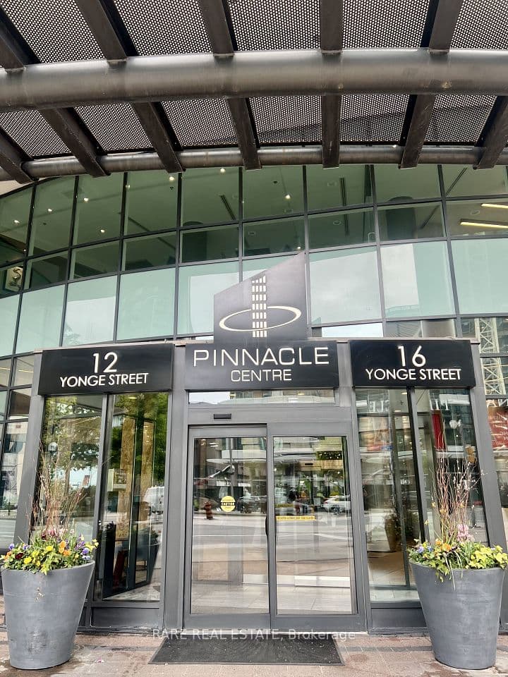 12 Yonge Street N 501, Toronto, ON M5E 1Z9 – main photo