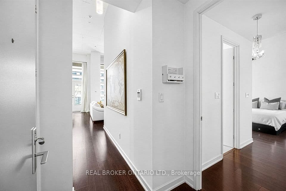 380 Macpherson Avenue 209, Toronto, ON M4V 3E3 – photo 2