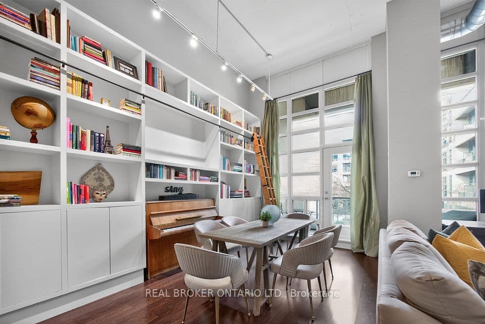 380 Macpherson Avenue 209, Toronto, ON M4V 3E3 – main photo