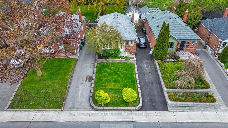 64 Nesbitt Drive, Toronto, ON M4W 2G3 – photo 2