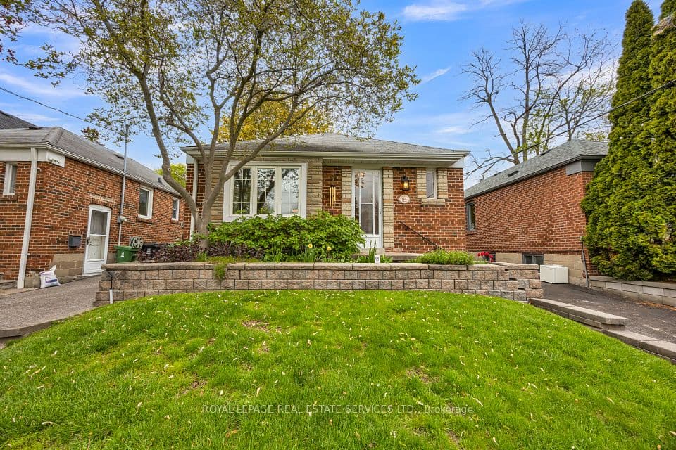 64 Nesbitt Drive, Toronto, ON M4W 2G3 – main photo