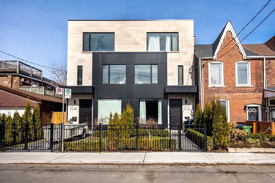 102 Ulster Street, Toronto, ON M5S 1G1 – main photo
