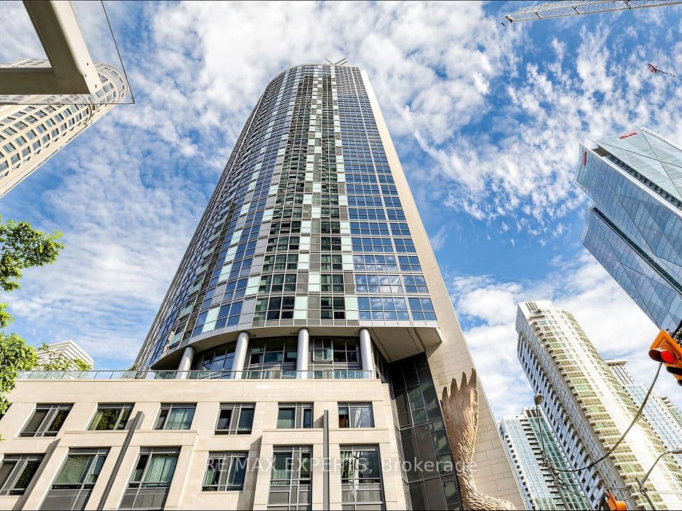 1 The Esplanade Drive 2305, Toronto, ON M5E 0A8 – photo 2