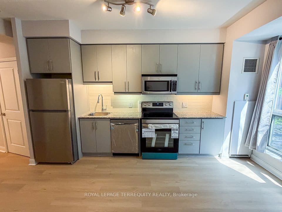 1 Scott Street 311, Toronto, ON M5E 1A1 – main photo