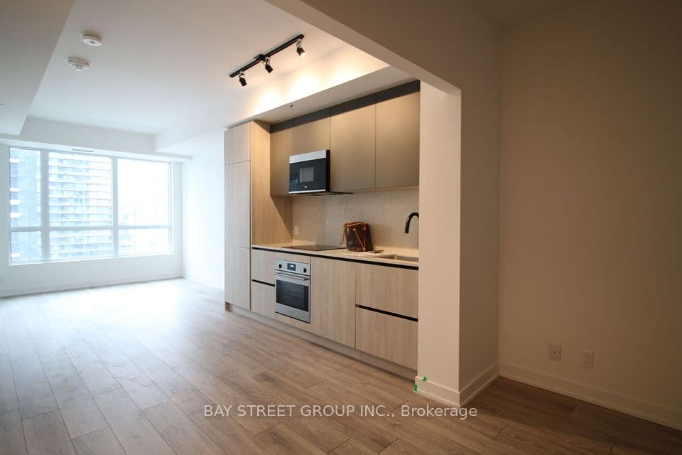 108 Peter Street 1703, Toronto, ON M5V 0W2 – main photo