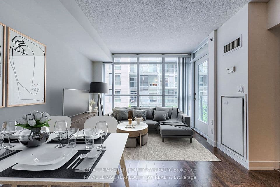 21 Nelson Street 302, Toronto, ON M5V 3H9 – photo 3