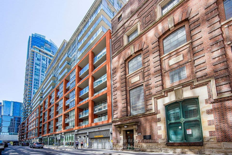 21 Nelson Street 302, Toronto, ON M5V 3H9 – main photo