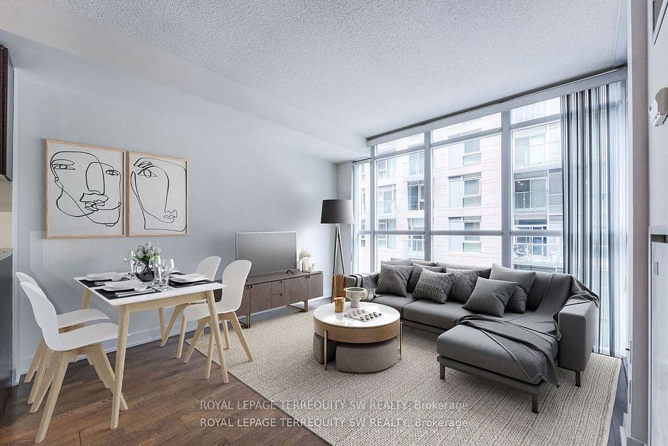 21 Nelson Street 302, Toronto, ON M5V 3H9 – photo 2