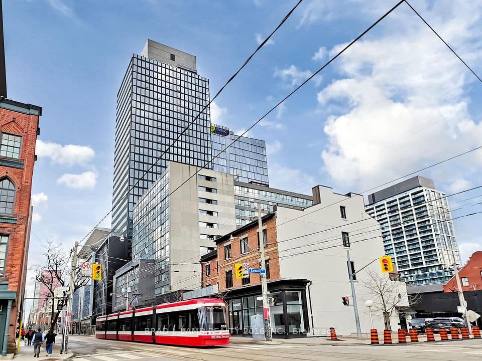 284 King Street E 404, Toronto, ON M5A 1K4 – main photo