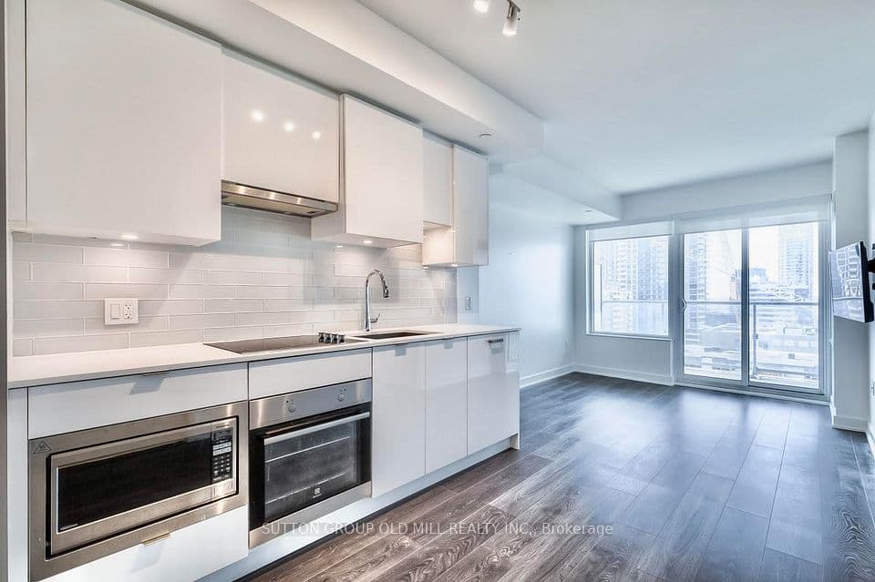195 Redpath Avenue 1411, Toronto, ON M4P 0E4 – main photo