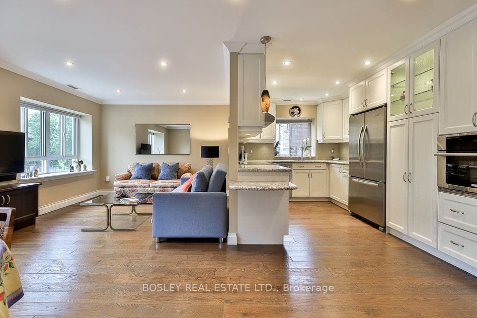 1387 Bayview Avenue 203, Toronto, ON M4G 3A5 – main photo