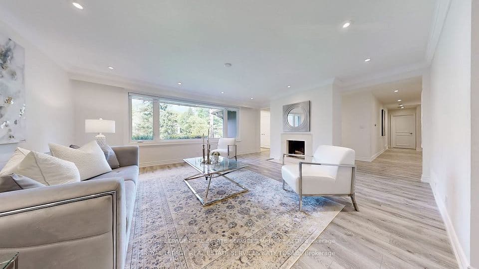 15 Farrington Drive, Toronto, ON M2L 2B4 – photo 2