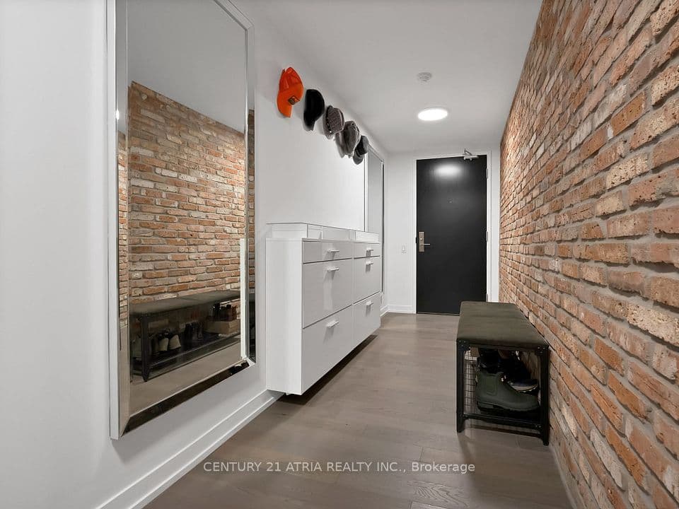 95 Bathurst Street 318, Toronto, ON M5V 0M9 – photo 2