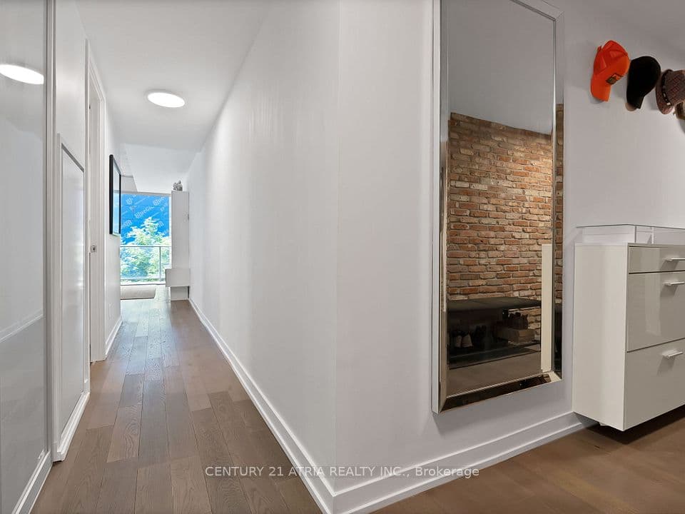 95 Bathurst Street 318, Toronto, ON M5V 0M9 – photo 3