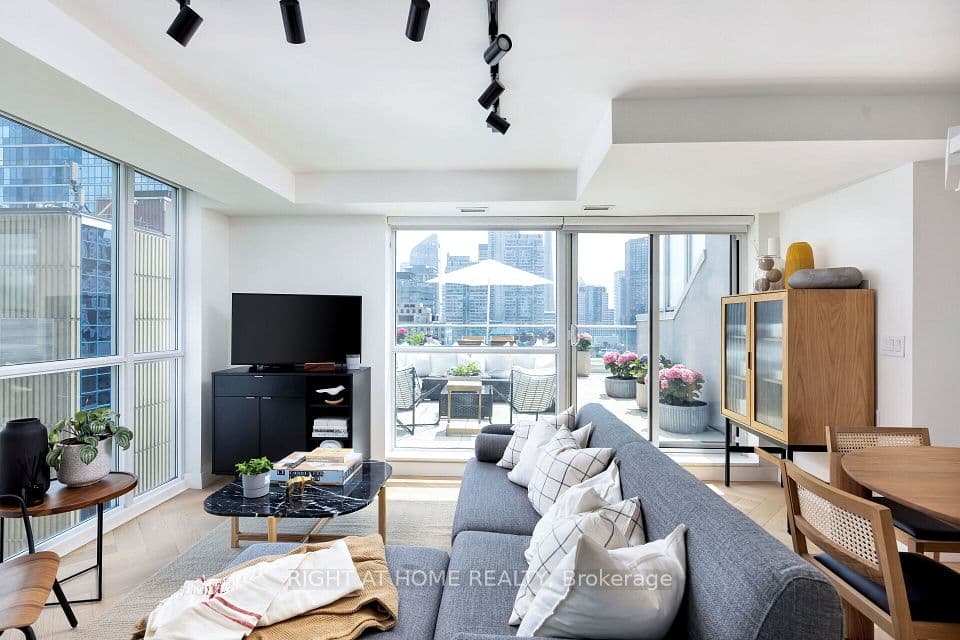 96 St. Patrick Street PH08, Toronto, ON M5T 1V2 – main photo