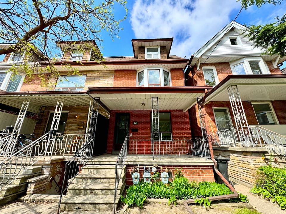 216 Montrose Avenue, Toronto, ON M6G 3G7 – main photo