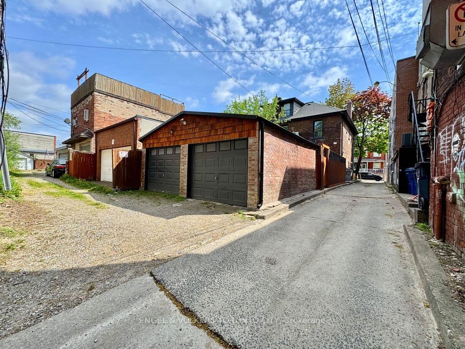 216 Montrose Avenue, Toronto, ON M6G 3G7 – photo 3
