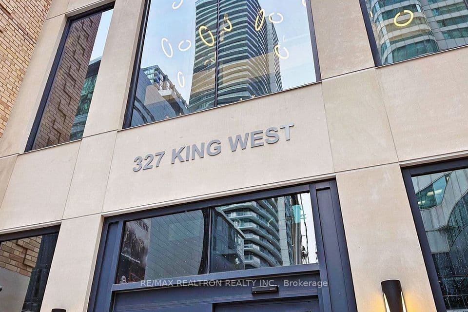 327 King Street W 4105, Toronto, ON M5V 0W7 – main photo