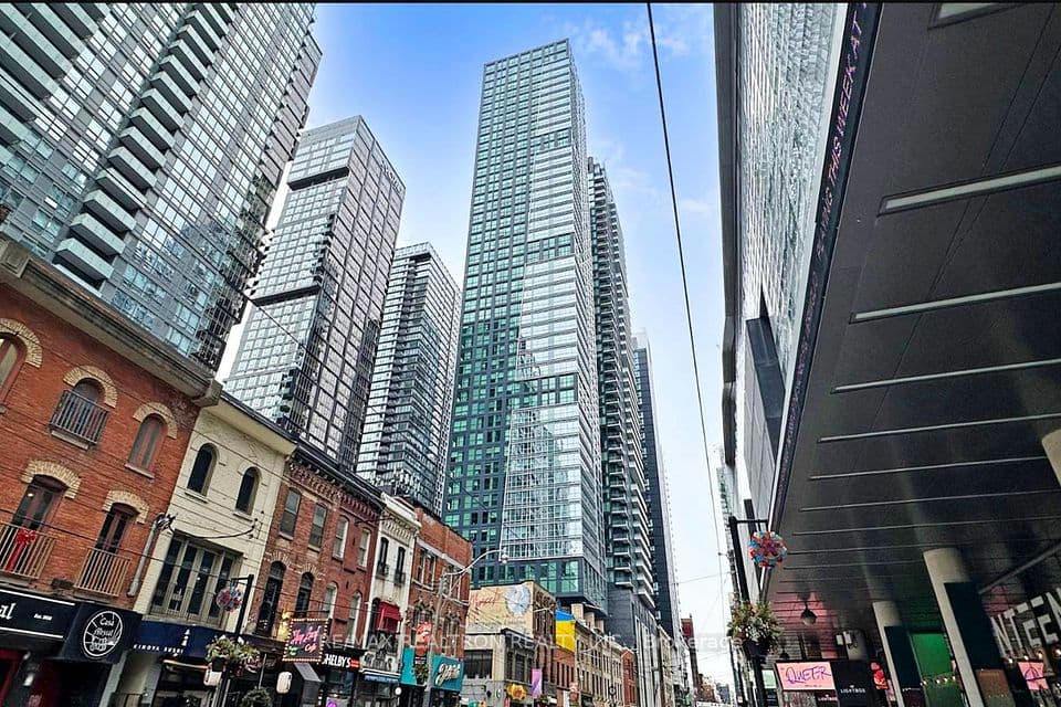 327 King Street W 4105, Toronto, ON M5V 0W7 – photo 2