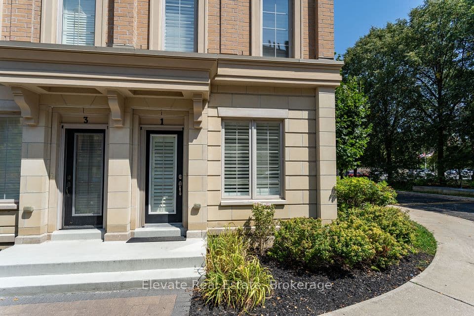 1 Hargrave Lane 1, Toronto, ON M4N 0A4 – main photo