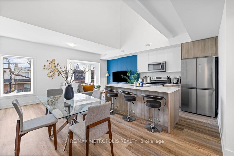 447 Lansdowne Avenue, Toronto, ON M6H 3Y2 – photo 2