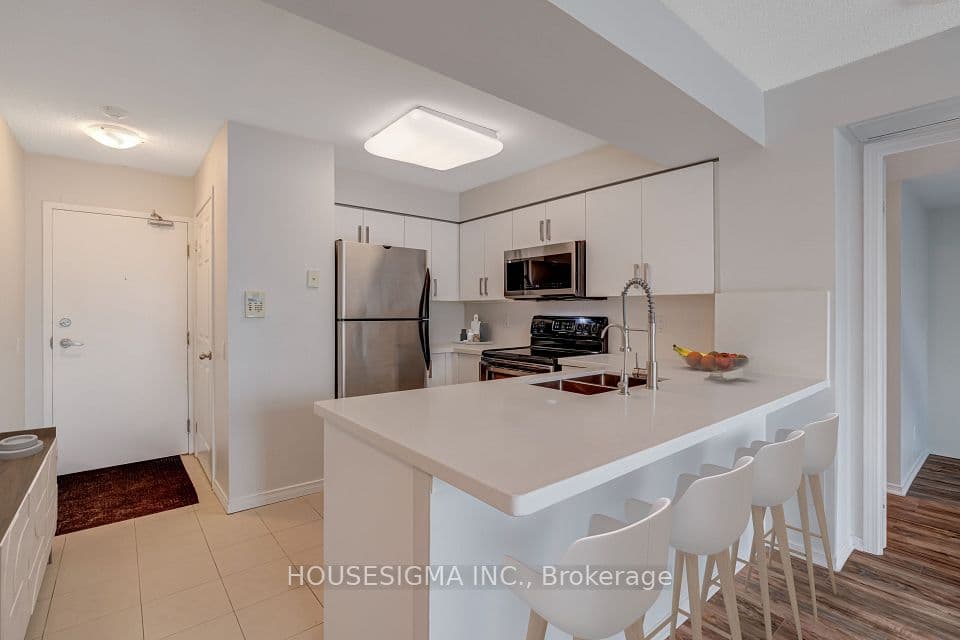 28 Harrison Garden Boulevard 901, Toronto, ON M2N 7B5 – photo 3