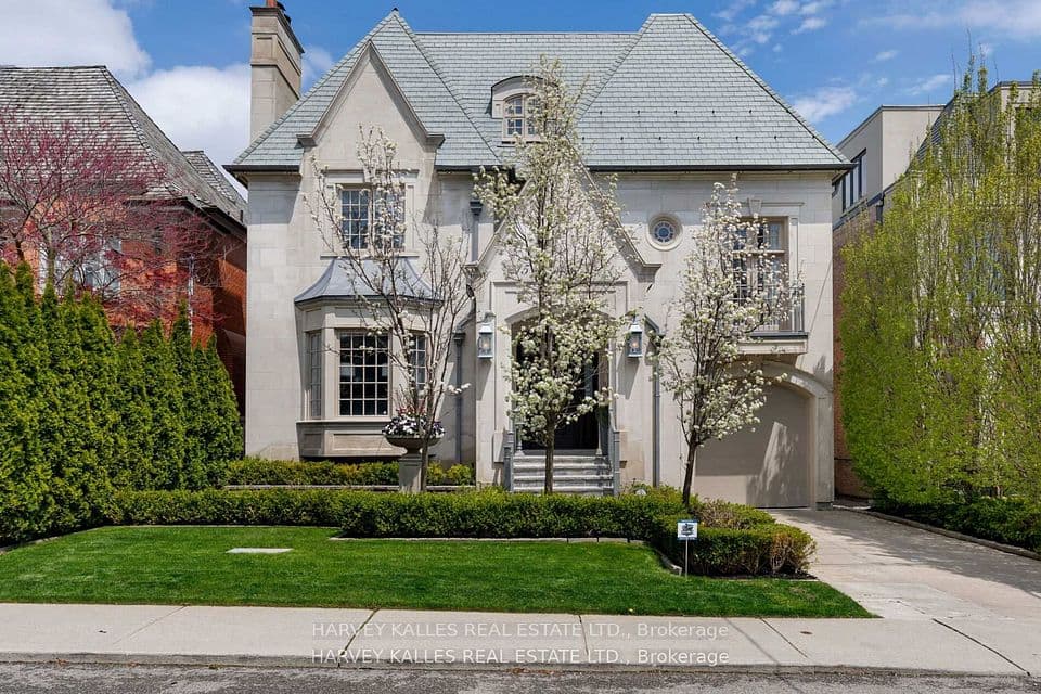 215 Dunvegan Road, Toronto, ON M5P 2P2 – main photo