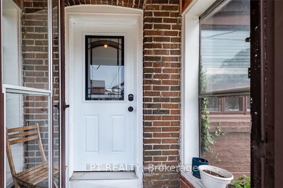 541 Vaughan Road, Toronto, ON M6C 2R2 – photo 3