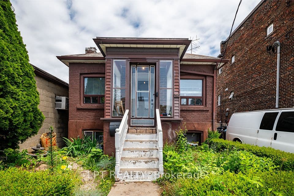 541 Vaughan Road, Toronto, ON M6C 2R2 – photo 2