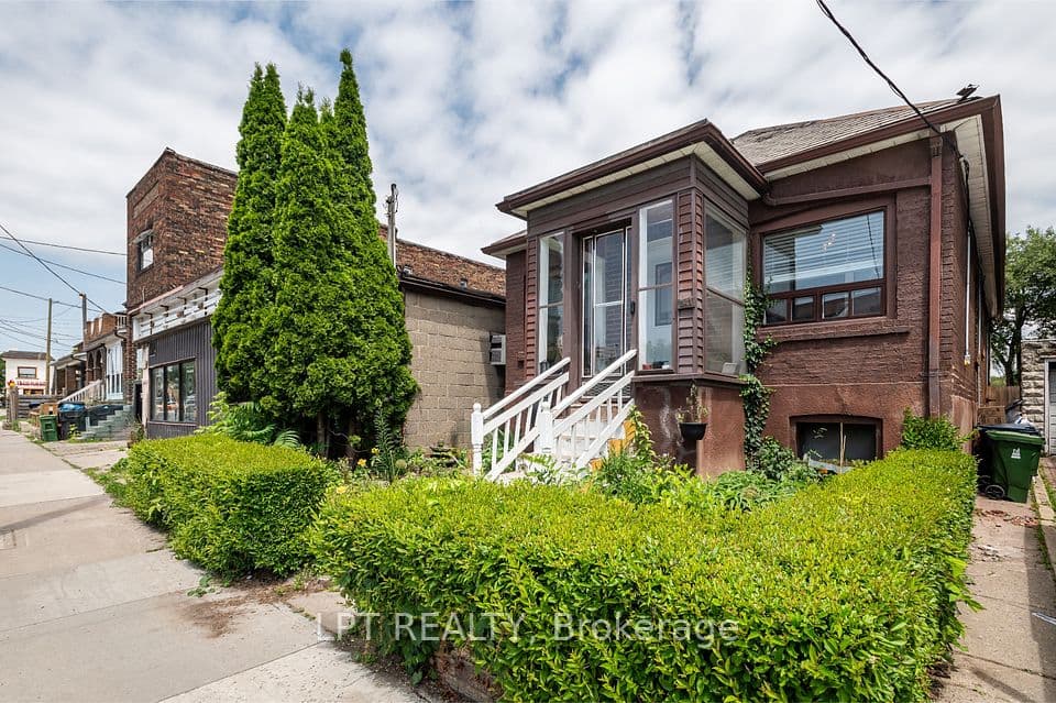 541 Vaughan Road, Toronto, ON M6C 2R2 – main photo