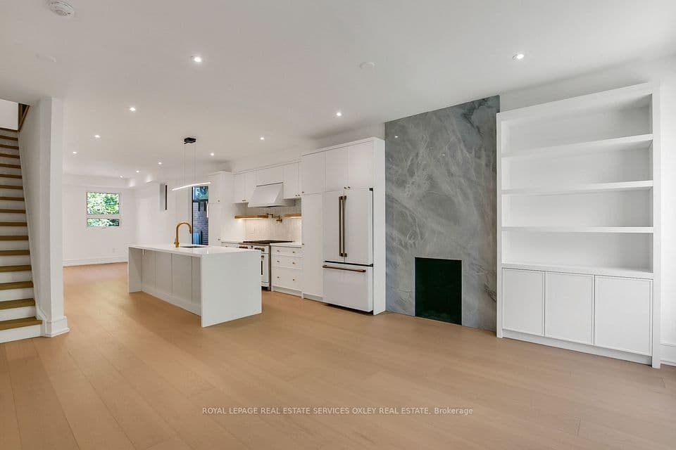 195 Albany Avenue, Toronto, ON M5R 3C7 – photo 2