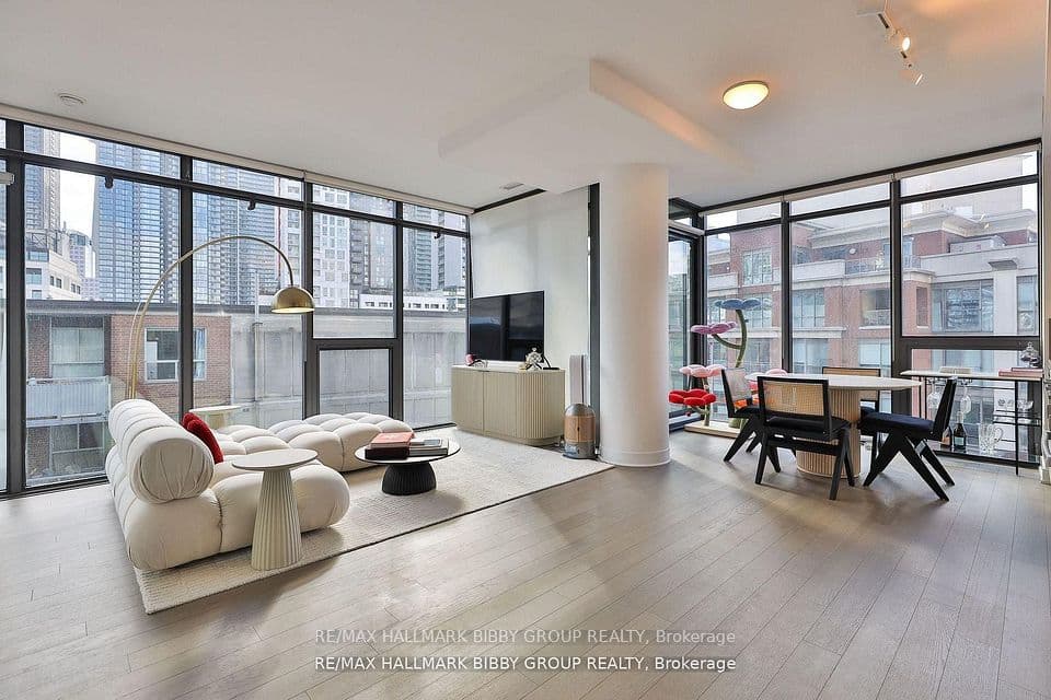 15 Beverley Street 710, Toronto, ON M5T 1X8 – main photo