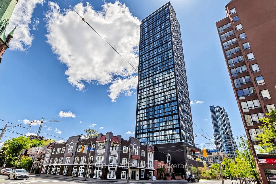 319 JARVIS Street 3802, Toronto, ON M5B 0C8 – main photo
