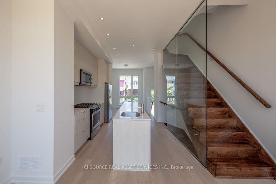 66B Perth Avenue, Toronto, ON M6R 0A8 – photo 2