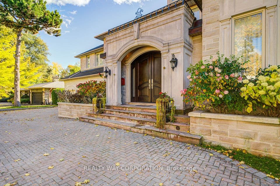 17 Heathcote Avenue, Toronto, ON M2L 1Y6 – photo 3