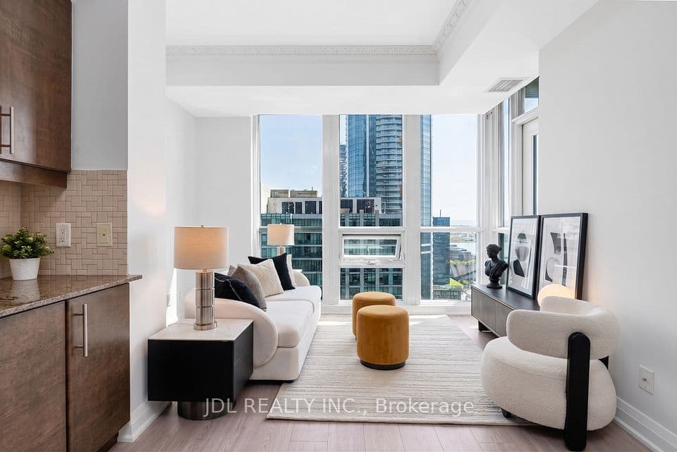16 Harbour Street 4006, Toronto, ON M5J 2Z7 – main photo