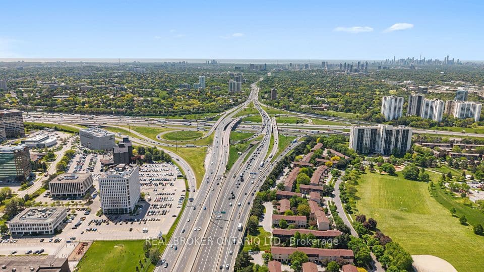 2015 Sheppard Avenue E 3010, Toronto, ON M2J 0B3 – photo 2